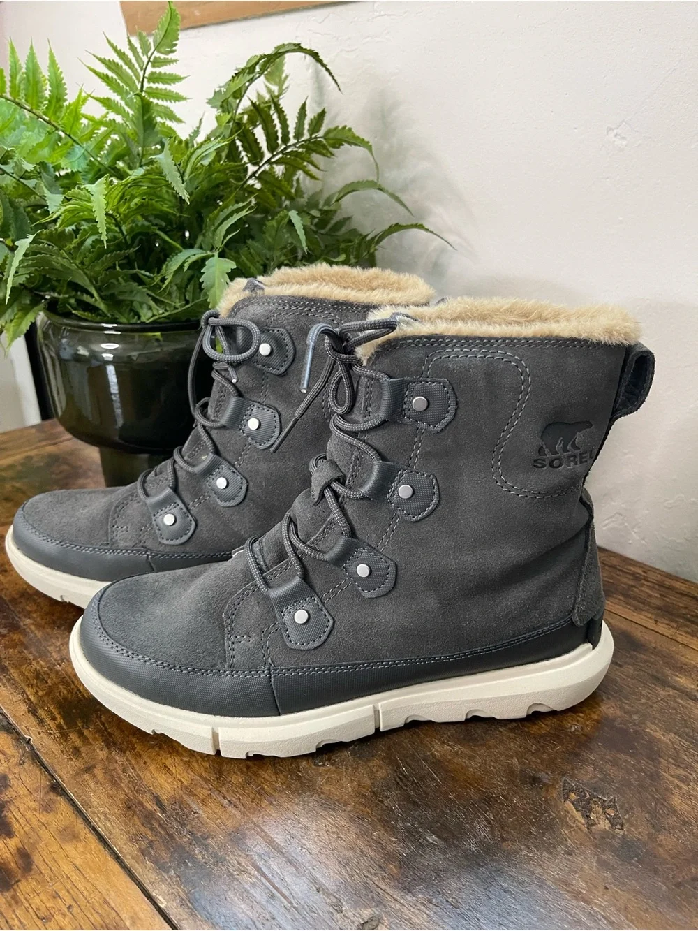 Sorel Gray Suede Lace-Up Winter Boots with Tan Faux Fur Collar, like new